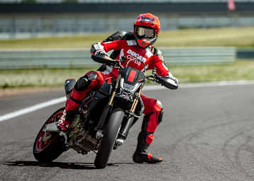 Ducati Hypermotard 698 Mono Nera: Hochwertigste Technik für quer daher