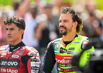 Franco Morbidelli auf dem Sachsenring neben Champion Marc Marquez