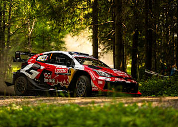 Sebastien Ogier führt nach dem ersten Haupttag der Rallye Finnland