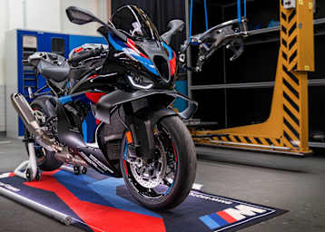 BMW M1000RR, Modelljahr 2027: Äusserlich mit dem Vormodell identisch