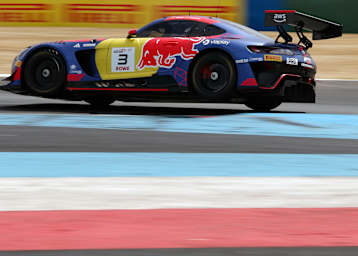 Der Verstappen Racing Mercedes-AMG GT3 fliegt zum Sieg