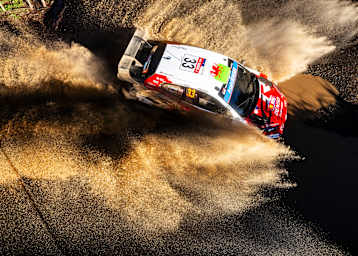 WM-Leader Elfyn Evans im Wasserbad
