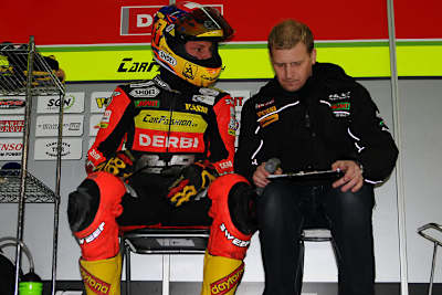 Aegerter mit Teamchef Aki Ajo: «Kopfsache»