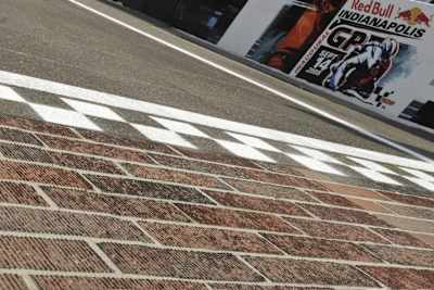 Der berühmte Brickyard in Indy.