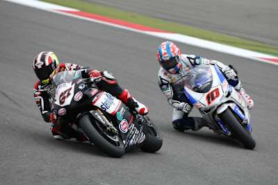 Byrne (67) und Nieto (10) hatten mit ihren Ducatis Probleme
