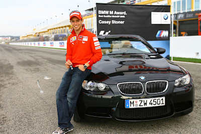 Im letzten Jahr krallte sich Casey Stoner in Valencia den BMW