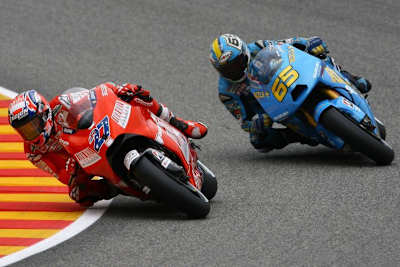 Casey Stoner vor Loris Capirossi