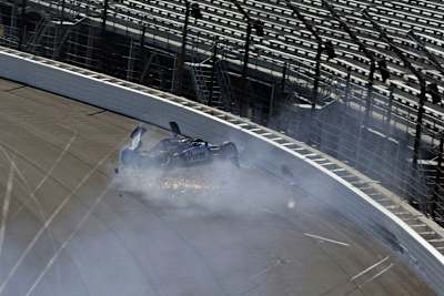 Mike Conway schlug heftig in die Mauer ein – ohne ernste Folgen
