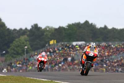 Pedrosa (3): Stoner (hinten) drei Mal besiegt