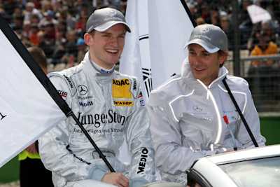 Der eine geht, der andere bleibt: Engel und Lauda