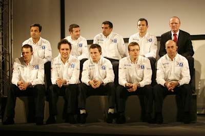 Text: Das Peugeot-Fahreraufgebot für Le Mans mit Sportchef Quesne