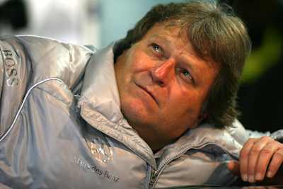 Mercedes-Mann Haug blickt sehnsüchtig Richtung Spitze