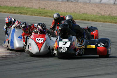 Die Seitenwagen-Piloten treten 2009 mit seriennahen Motoren an