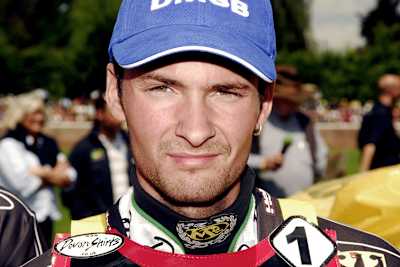 Kevin Wölbert gegen Darcy Ward (rechts)