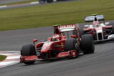 Ex-Weltmeister Räikkönen agiert im Mittelfeld.