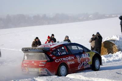Loeb pflügt sich durch den Schnee zum Tagessieg