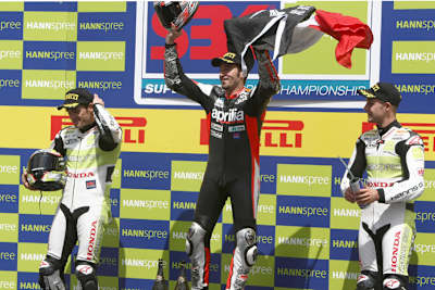 Max Biaggi siegte vor Carlos Checa und Jonathan Rea