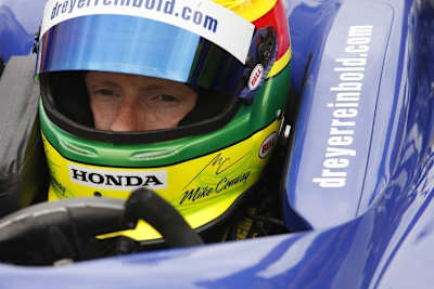 Mike Conway musste nach einem bösen Crash in die Mauer ins Spital