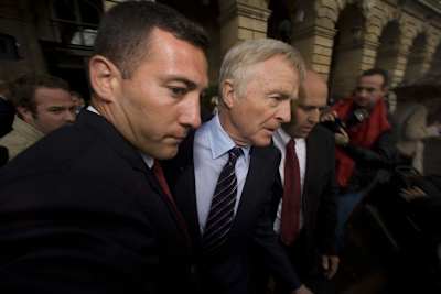 Mosley erfolglos mit harter Hand.