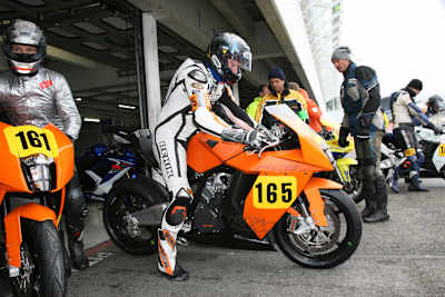 Nebel baut auf seine Fitness