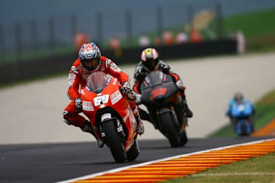 Nicky Hayden (69) und sein Vorgänger bei Ducati Melandri (33) 