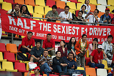 Ralf-Fans: Dieses Plakat stammt freilich noch aus F1-Zeiten