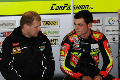 Teamchef Aki Ajo mit Sandro Cortese.