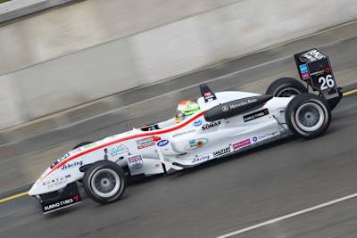 Pole für Alexander Sims