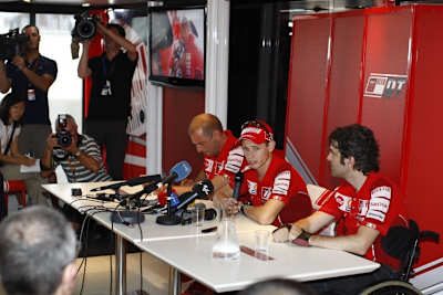 2008: Rossi packt Stoner in der «Corkscrew»