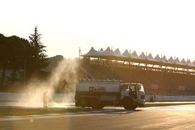 So wurde die Rennstrecke in Imola gereinigt