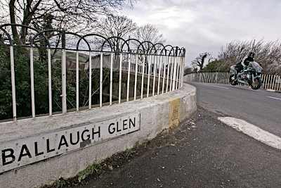 Lautlos über die berühmte Ballaugh Bridge