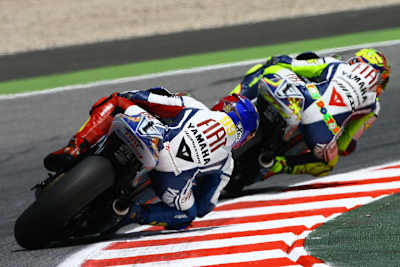 Der Schein trügt: Rossi (li.) und Lorenzo sind keine Kumpels