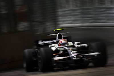 Williams mit neuer Fahrzeugnase.