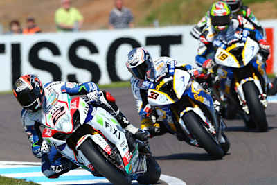 Suzuki-Ass Leon Camier vor beiden Werks-BMW 