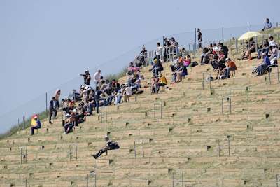 Am Renntag in Aragón: Verwaiste Tribünen