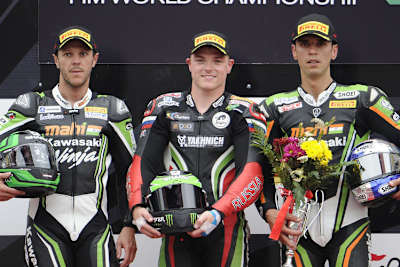 Sam Lowes in der Zange von Fabien Foret (li) und Kenan Sofuoglu (re)