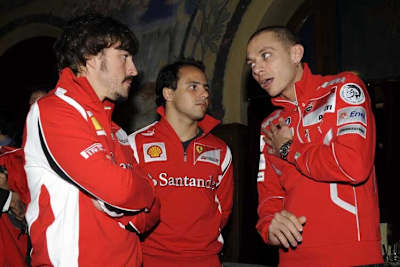 Rossi zeigt Alonso und Massa seine Schulter