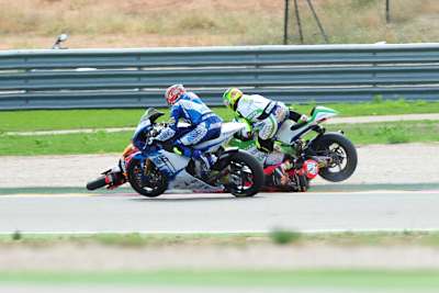 Letzte Runde: De Angelis ist gestürzt, Aegerter kann nicht ausweichen