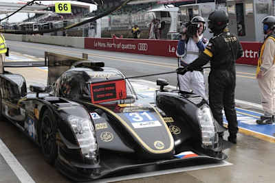 Mit zwei Stunden Verspätung nimmt Lotus das Training auf