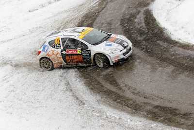 Auch Burri kämpft zuweilen mit den Streckenbedingungen