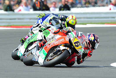 Silverstone-Rennen: Rossi hetzt Bautista und Bradl