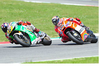 Letzte Runde: Stefan Bradl wehrt sich gegen Dovizioso