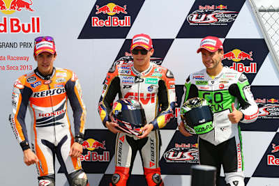 Stefan Bradl nach der Pole in Laguna neben Márquez und Bautista