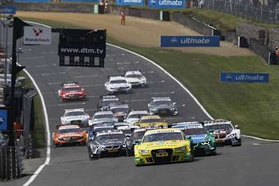 Der Anfang: Rockenfeller siegt in Brands