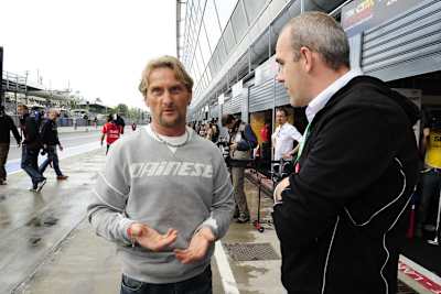Carl Fogarty (li) im Gespräch mit Ernesto Marinelli