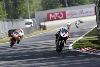 Auf den Geraden hatte Checa (7) zu kämpfen