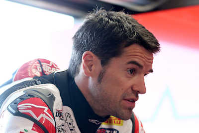 Carlos Checa: Reifen nach zwei Runden hinüber