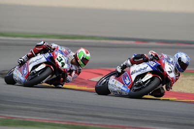 Checa (7) und Giugliano (34) gemeinsam unterwegs