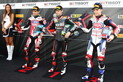 Die erste Startreihe in Silverstone: Checa, Laverty, Rea (v.l.)