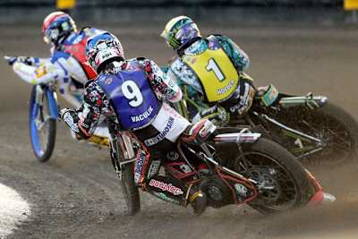 Chris Holder (1) fährt derzeit nur im Mittelfeld